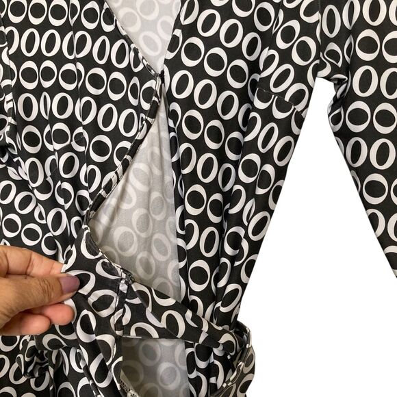 Diane von Furstenberg 100% Silk Black White Circle Long Sleeve Wrap Dress Size 4 - Picture 5 of 13